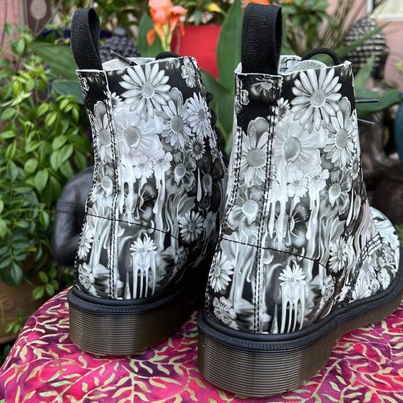 🌺 Rare Black & White Dr. Martens Slime Floral Drip Boots 🌺 - Picture 16 of 17
